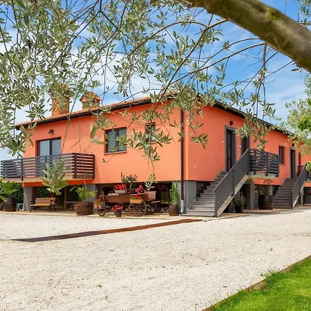 Karoca Apartmán *